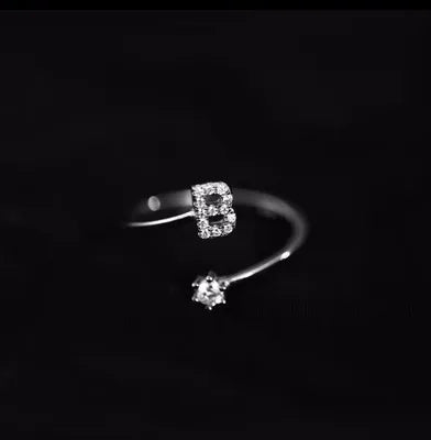 Kvinde initialring b