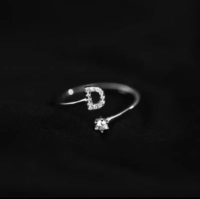 Kvinde initialring d