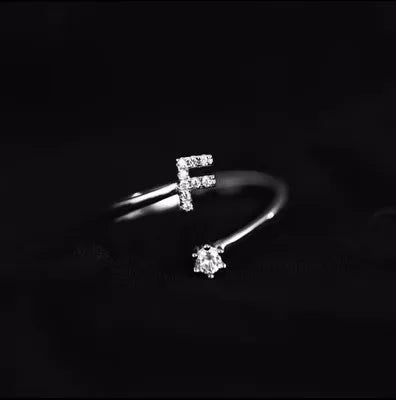 Kvinde initialring f