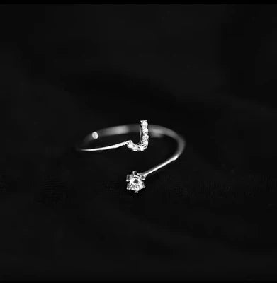 Kvinde initialring j
