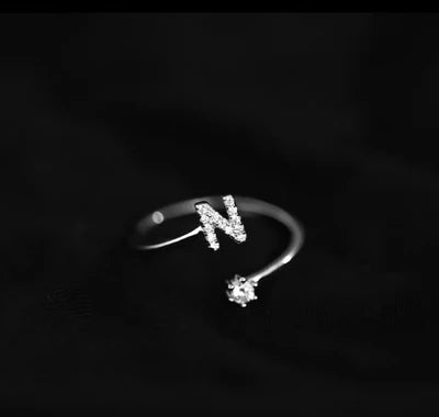 Kvinde initialring n