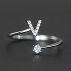 Bague initiale femme - lettre v