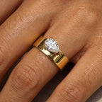 Bague large lisse et sa goutte d'eau en cristal