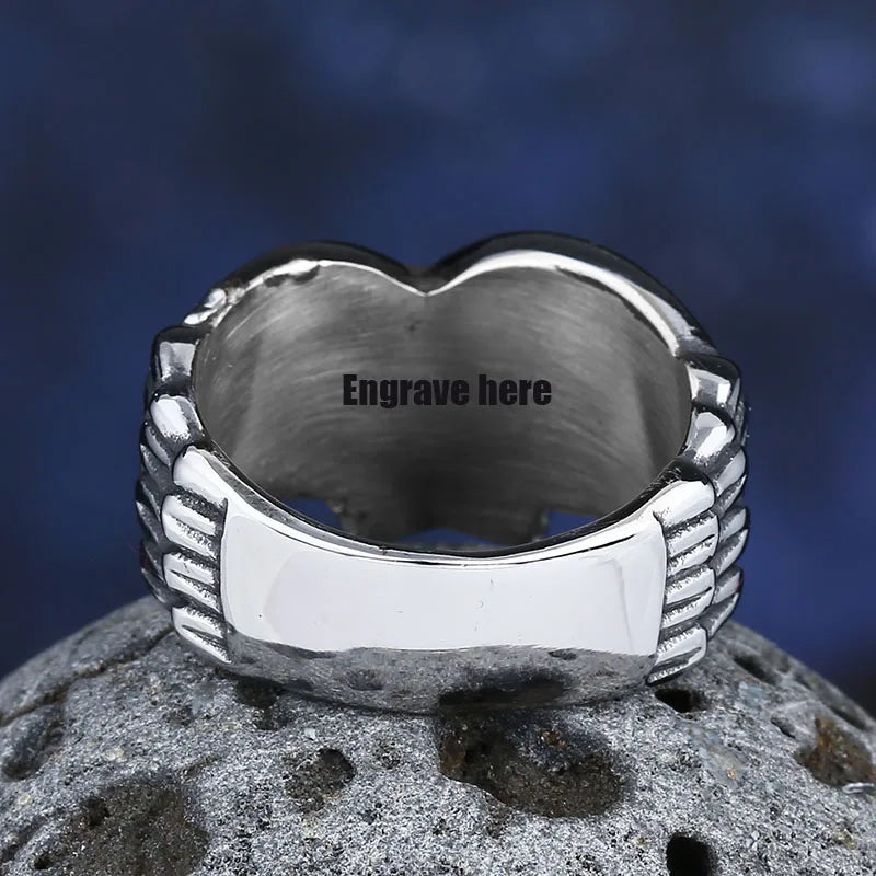 Ring mit antik wirkendem Feder-Motiv