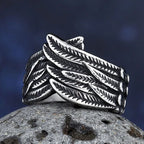 Ring mit antik wirkendem Feder-Motiv