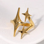 Åben ring med dobbelte stjerner i guld