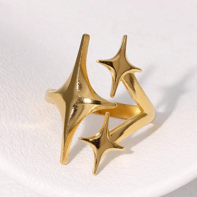 Åben ring med dobbelte stjerner i guld