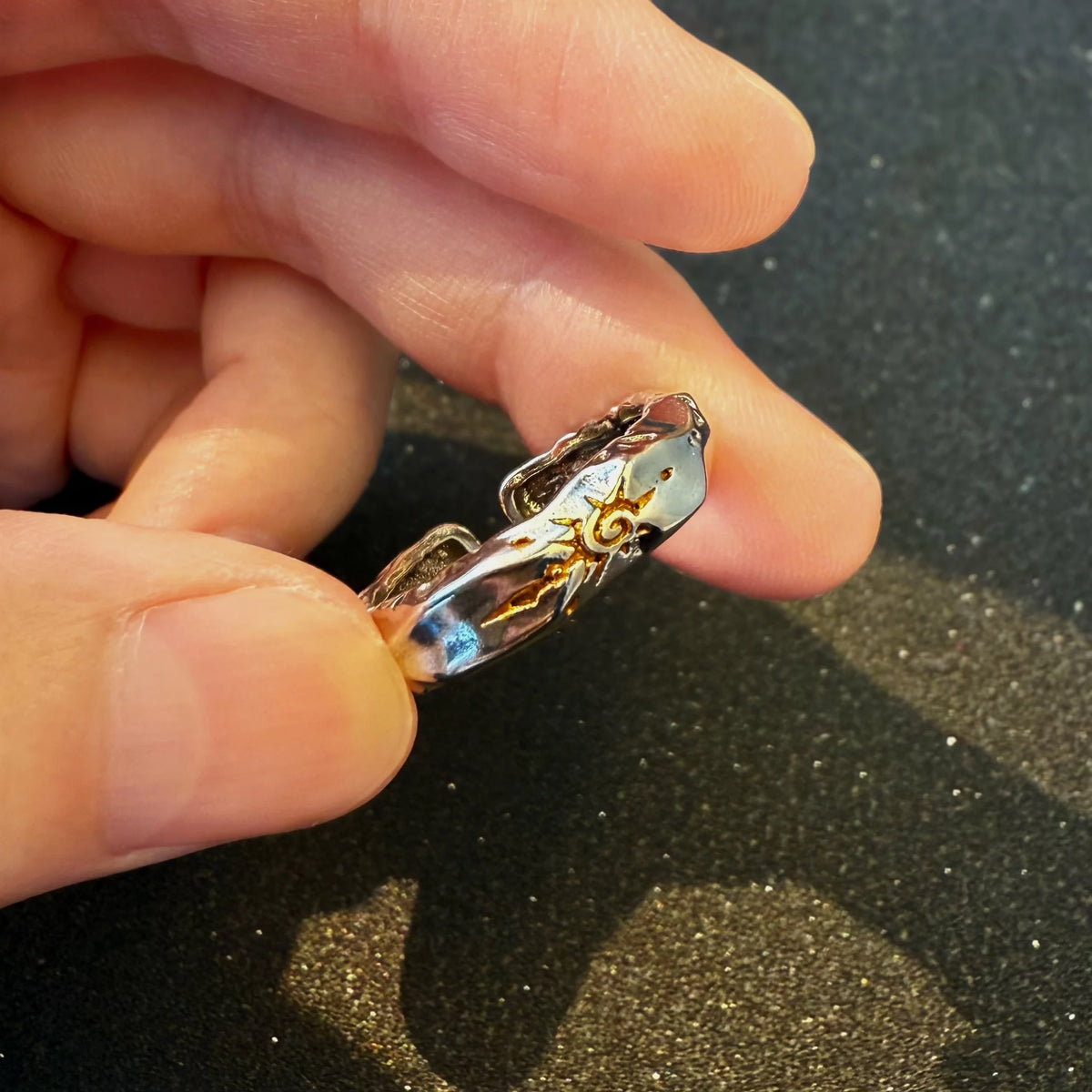 Bague ouverte homme motif étoile solaire