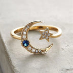 Offener Ring „Sternennacht“ mit Mondsichel und blauem Kristall