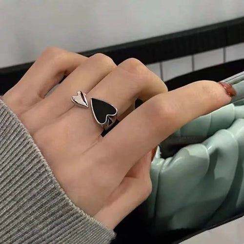Retro-Ring mit schwarzem Herz