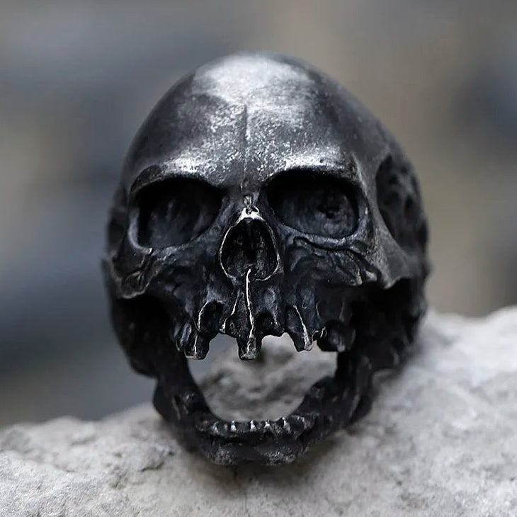 Bague tête de mort style gothique noir