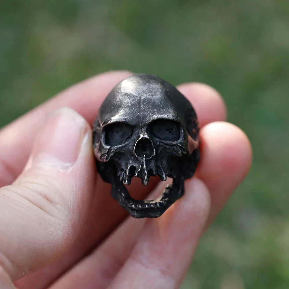 Bague tête de mort style gothique noir