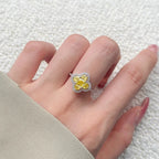 Anello quadrifoglio luminoso con cristalli argento e giallo