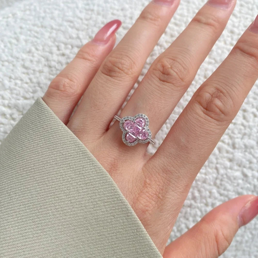 Anello quadrifoglio luminoso con cristalli argento e rosa