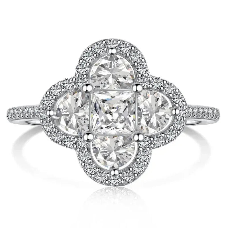 Anello quadrifoglio luminoso con cristalli argento