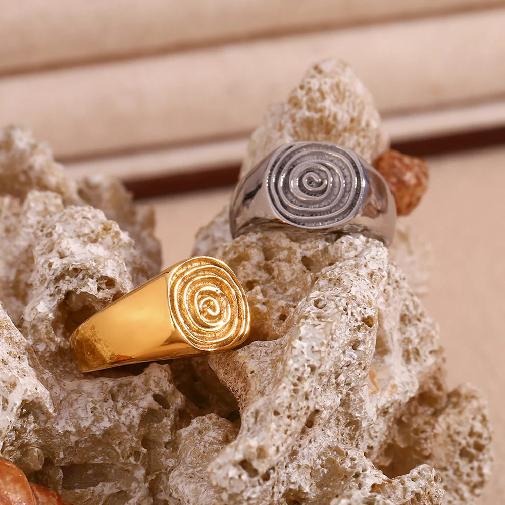 Siegelring mit eingraviertem Spiralmotiv Silber