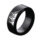 Spalvoti žiedai su juodomis kalnais