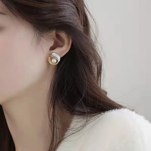 Boucles d'Oreilles Clou en Nacre et Perle Coquillage 