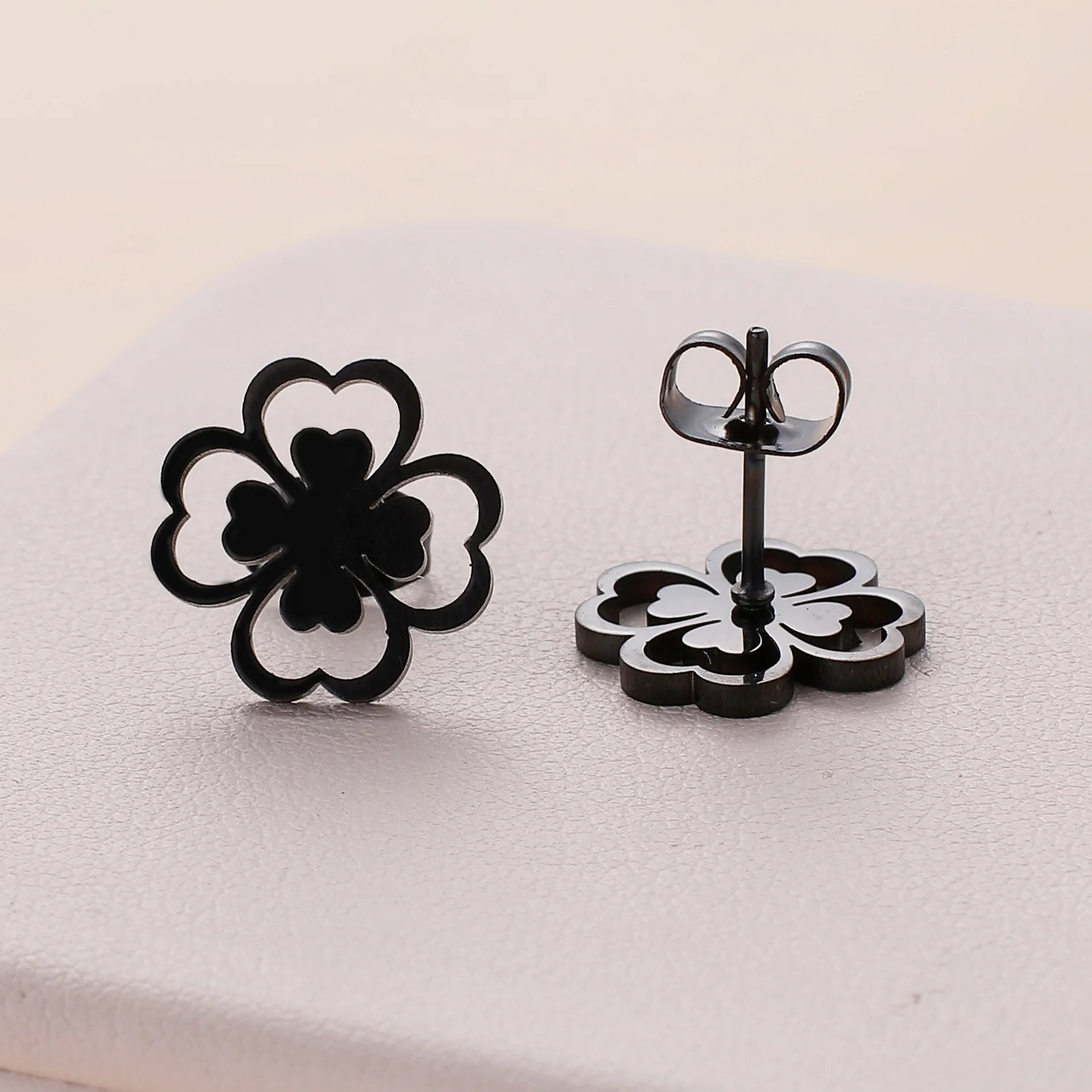 Boucles d'Oreilles Clou en Feuille de Trèfle à 4 Feuilles noir