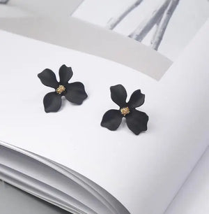 Boucles d'Oreilles Clou Fleur Quatre Pétales noir