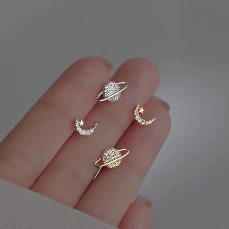 Boucles d'Oreilles Clou Lune et Sphère en Zircon or