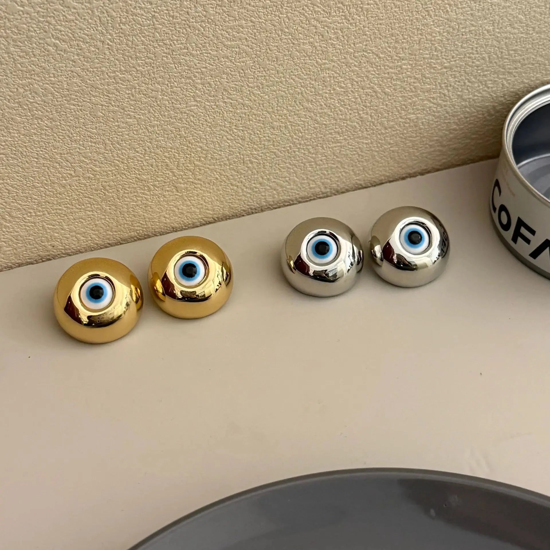 Boucles d'Oreilles Clou Vintages Contre le Mauvais Oeil  or