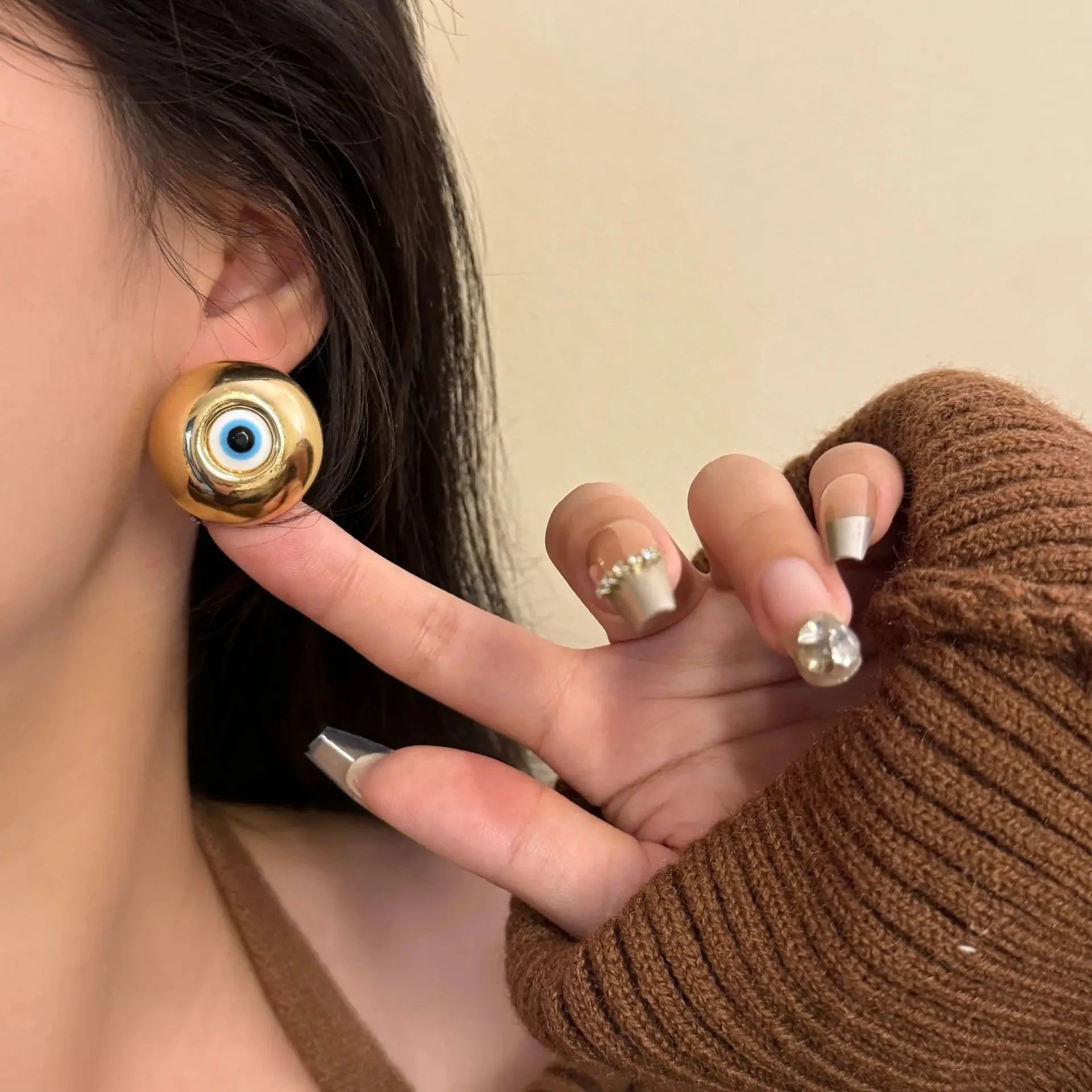 Boucles d'Oreilles Clou Vintages Contre le Mauvais Oeil or