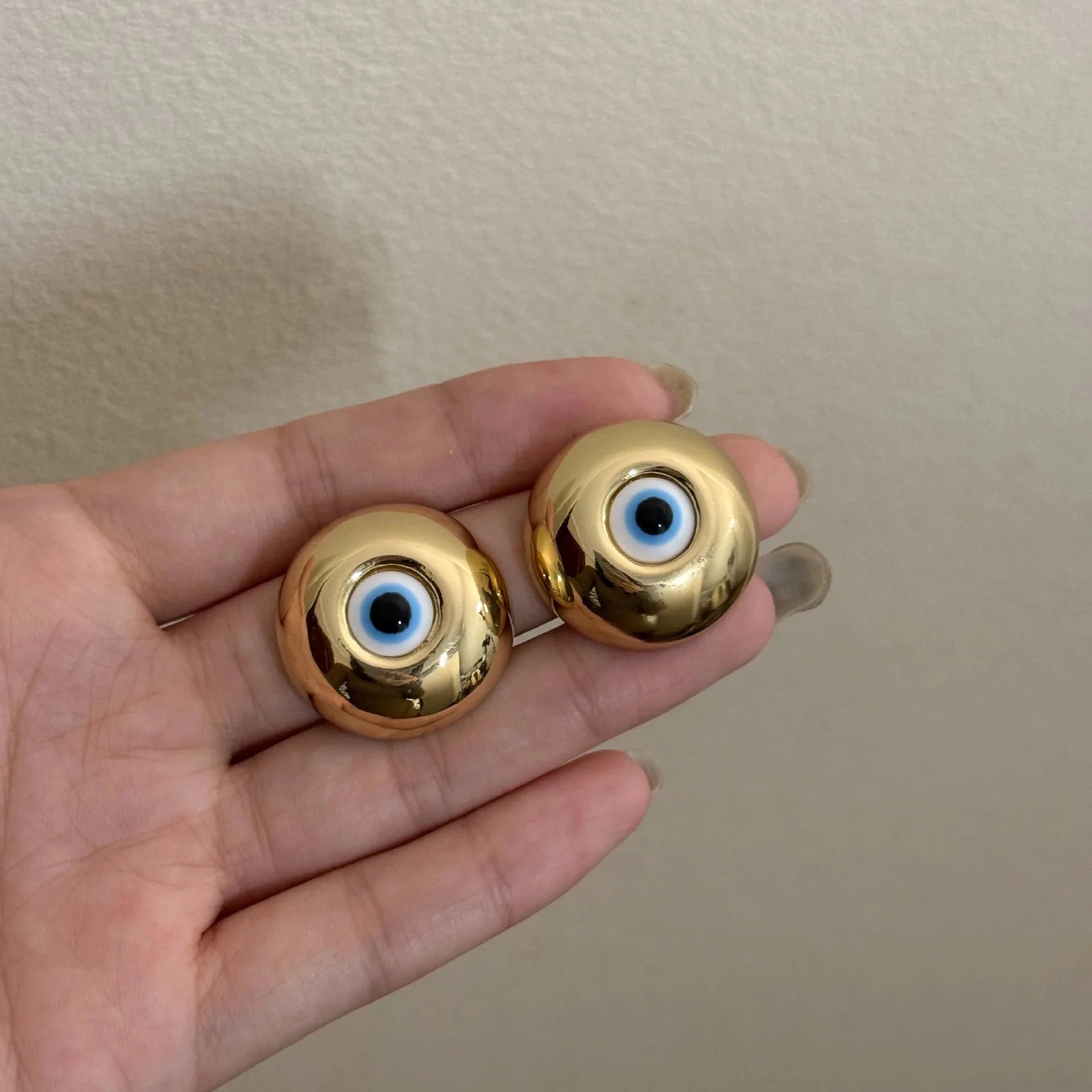 Boucles d'Oreilles Clou Vintages Contre le Mauvais Oeil or