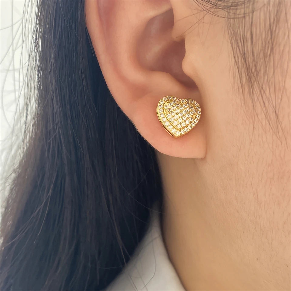 Orecchini a cuore bombato con strass color oro