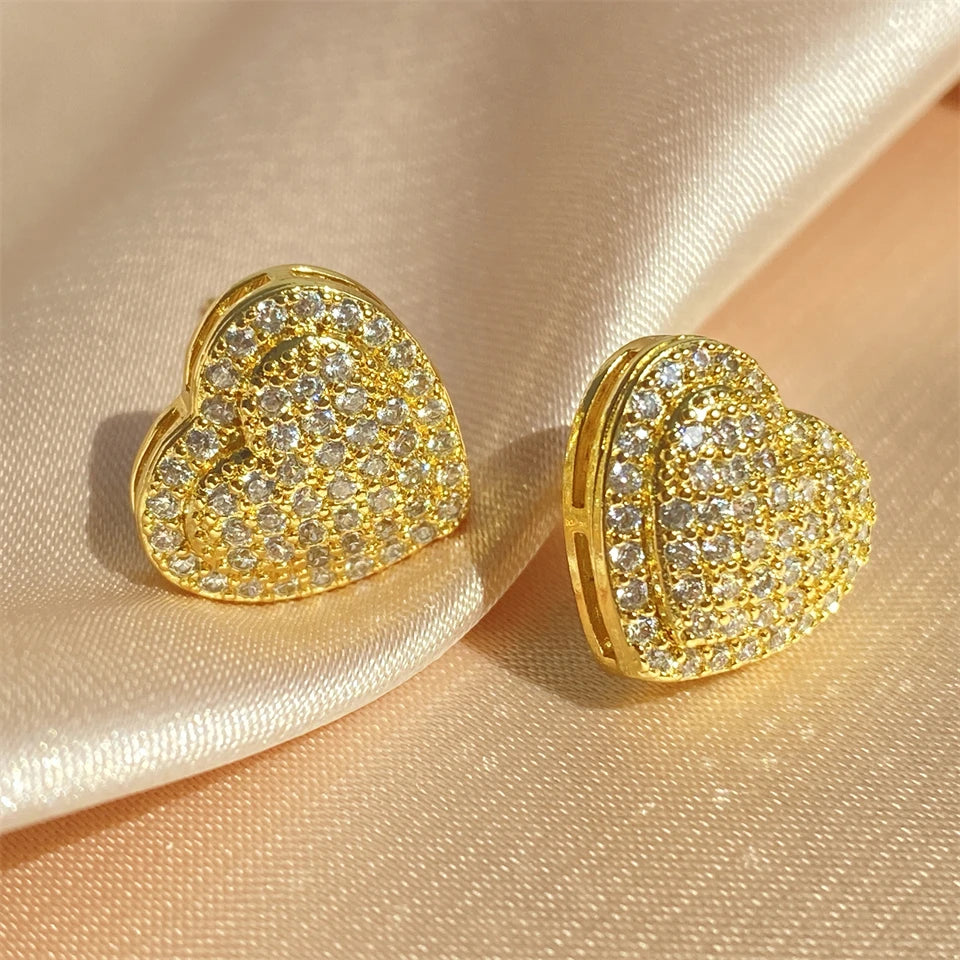 Orecchini a cuore bombato con strass color oro