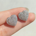 Orecchini a cuore bombato con strass color argento