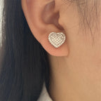 Orecchini a cuore bombato con strass color argento