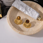 Boucles d'oreilles coquillage dorées et pierre d'oeil de tigre