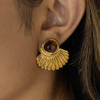 Boucles d'oreilles coquillage dorées et pierre d'oeil de tigre