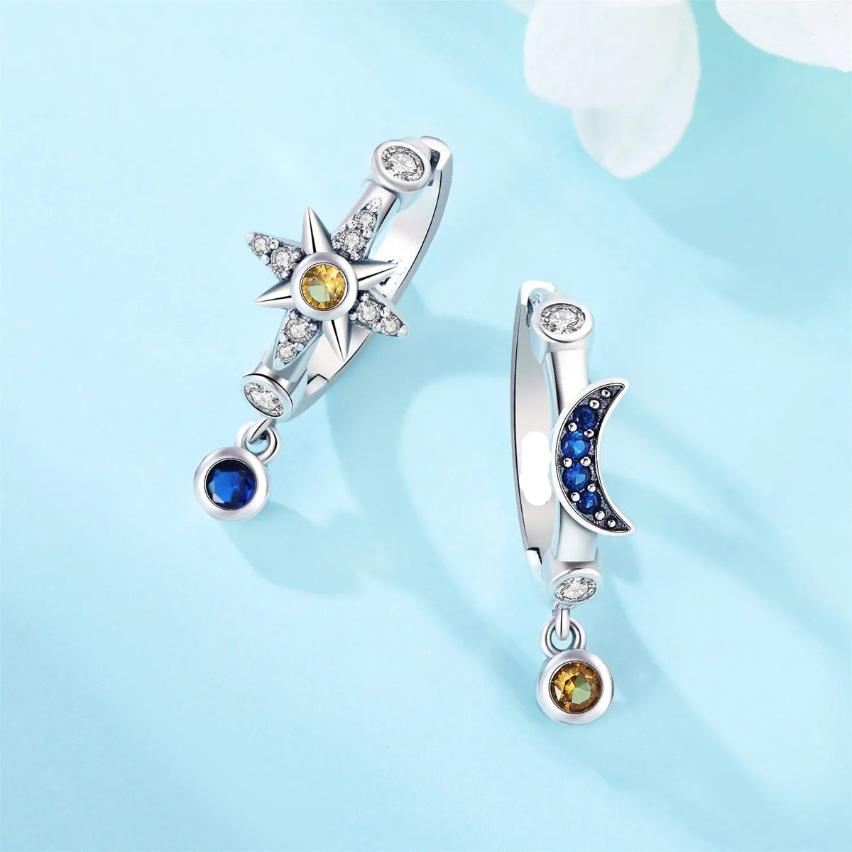 Boucles d'oreilles créoles asymétriques lune et soleil