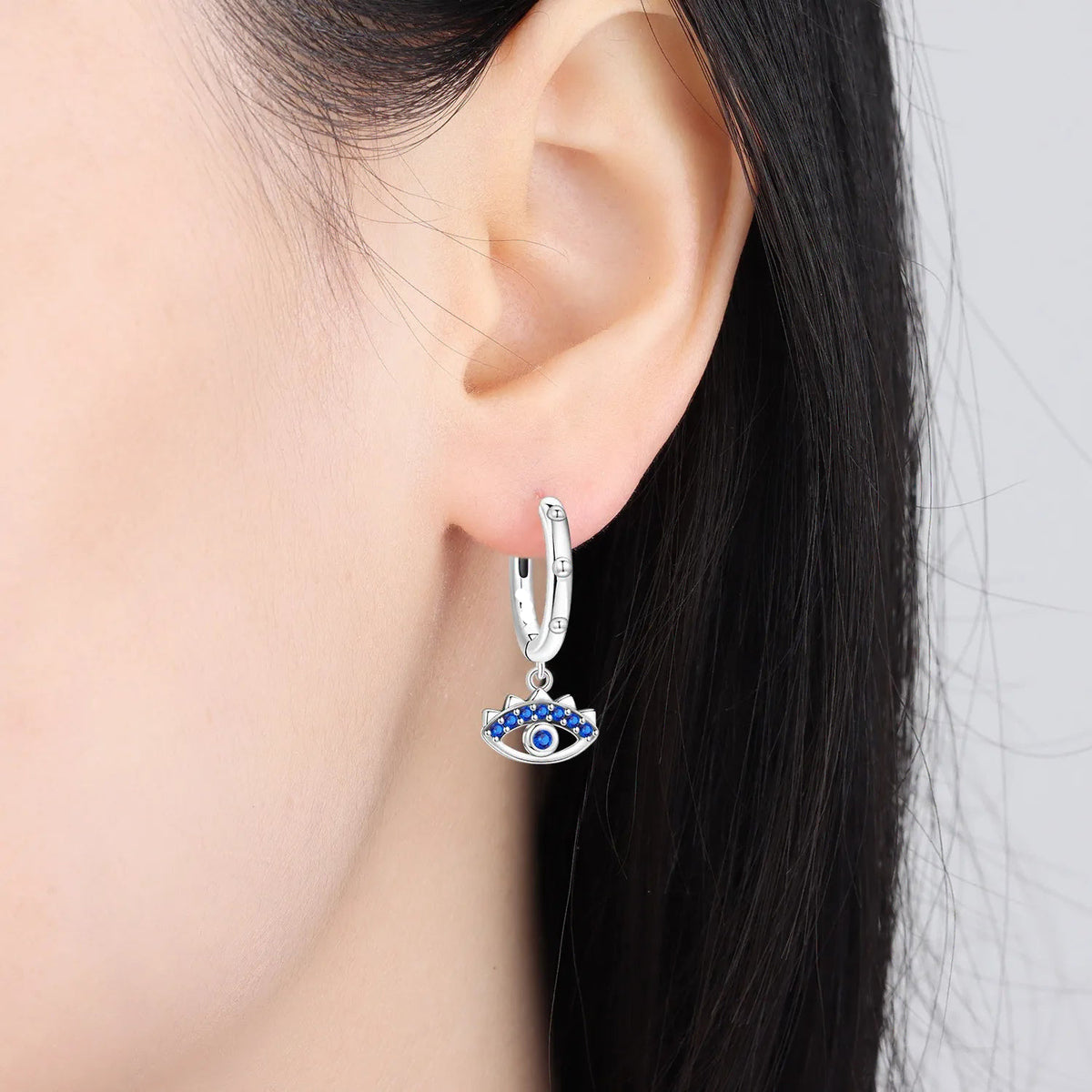 Boucles d'oreilles créoles avec pendentifs main de Fatma et oeil bleu