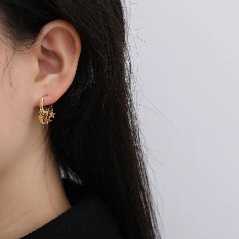 Boucles d'Oreilles Créoles Etoiles et Lunes pendantes or