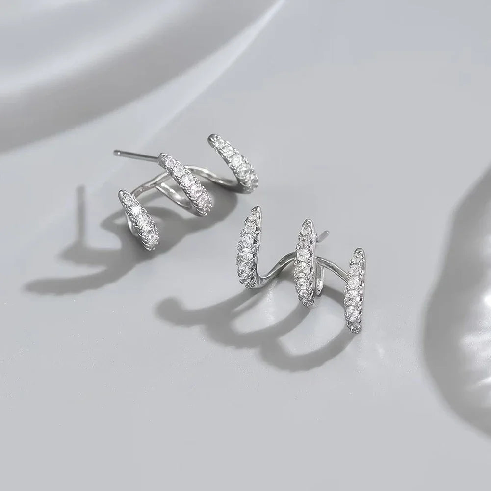 Boucles d'oreilles élégantes avec strass à trois griffes
