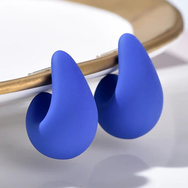 Orecchini a goccia in resina opaca blu reale