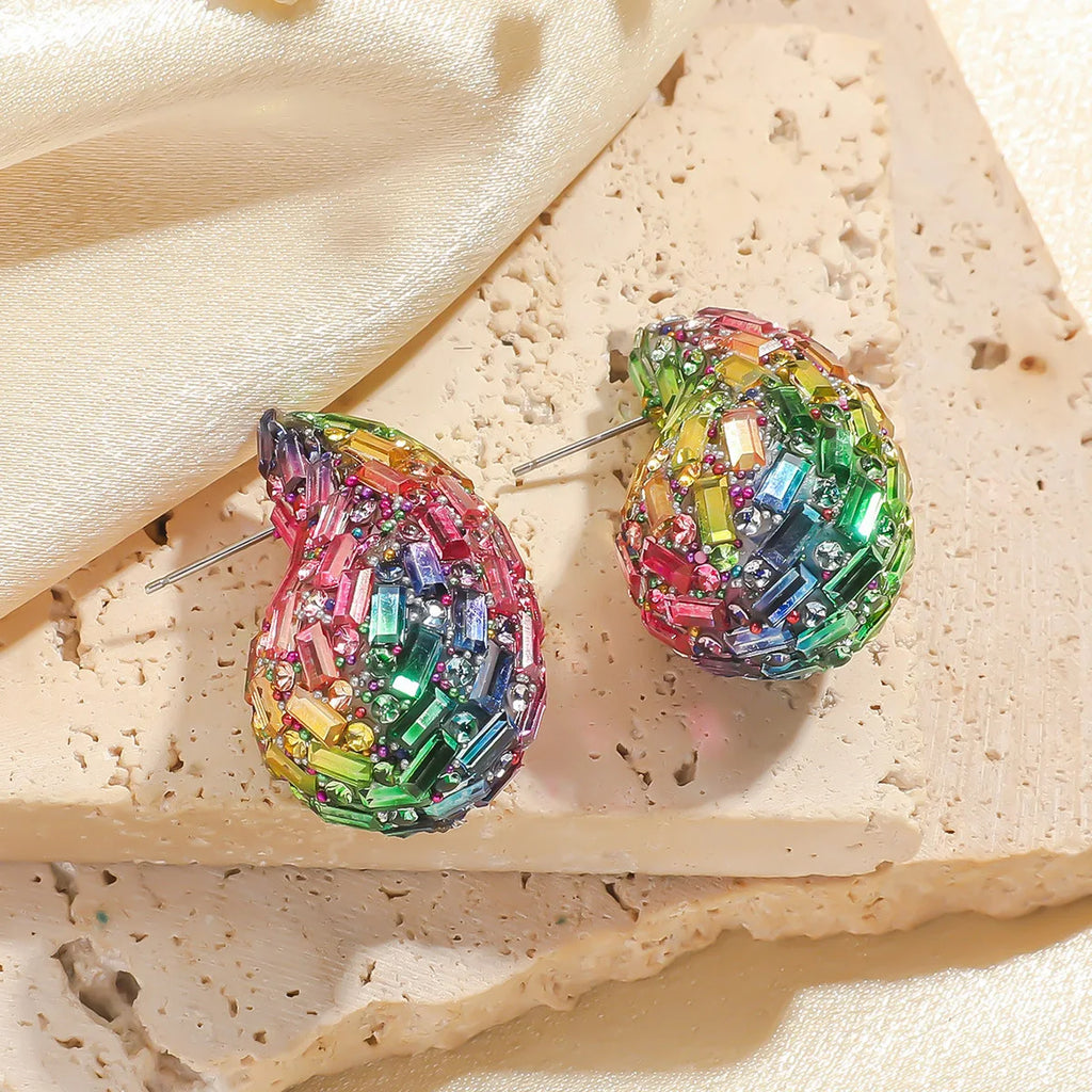 Boucles d'oreilles goutte d'eau pavées de cristaux colorés multicolore