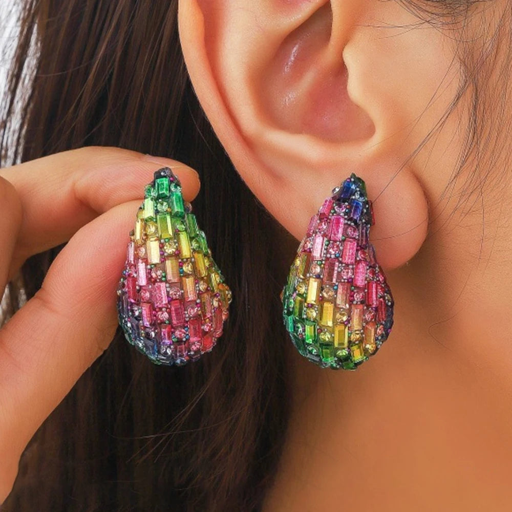 Boucles d'oreilles goutte d'eau pavées de cristaux colorés multicolore
