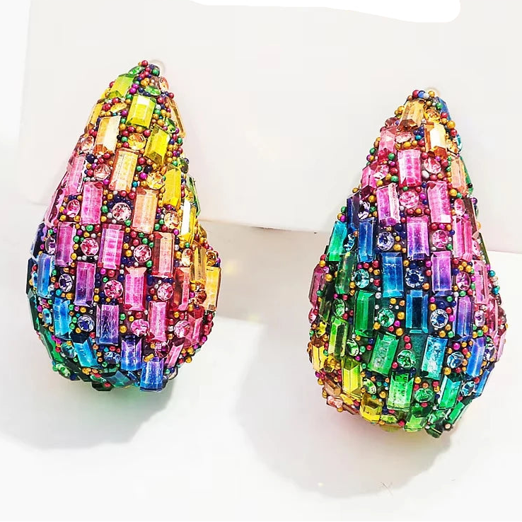 Boucles d'oreilles goutte d'eau pavées de cristaux colorés multicolore