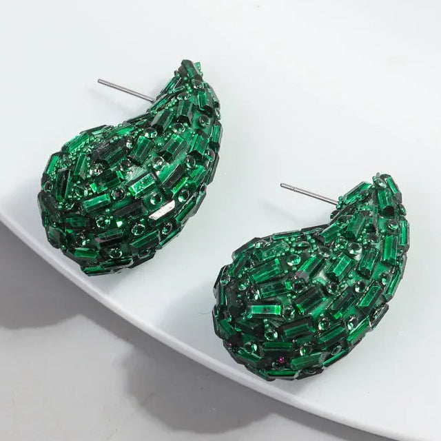 Boucles d'oreilles goutte d'eau pavées de cristaux colorés vert