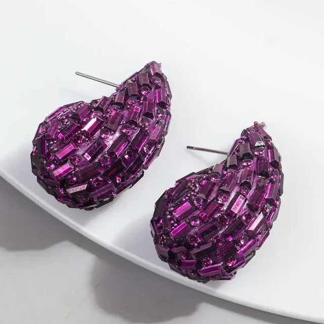 Boucles d'oreilles goutte d'eau pavées de cristaux colorés violet