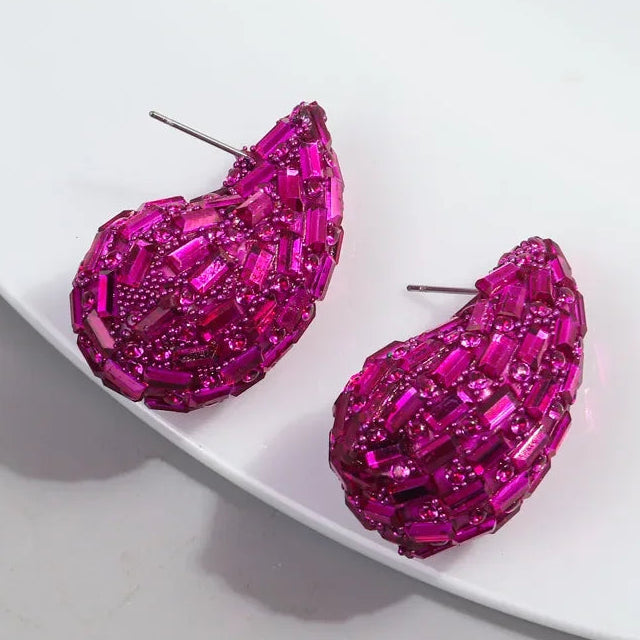 Boucles d'oreilles goutte d'eau pavées de cristaux colorés rose