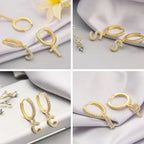 Brincos de argola com inicial feminina