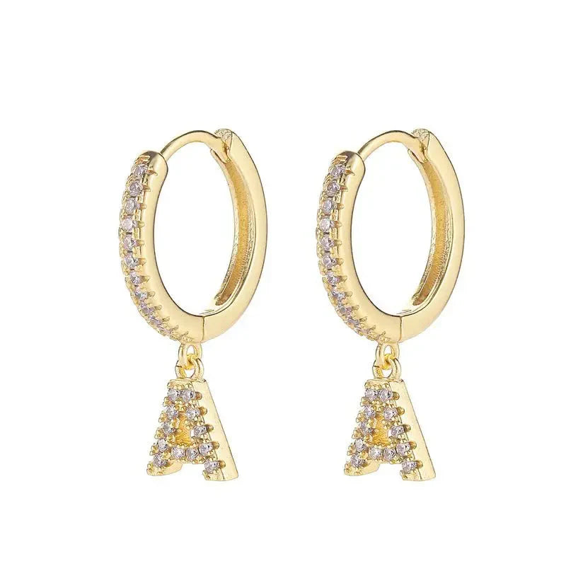 Brincos de argola com inicial feminina a