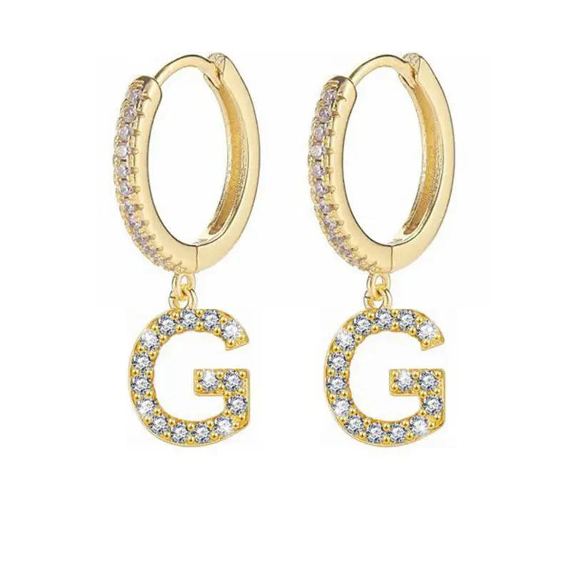 Brincos de argola com inicial feminina g