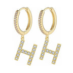 Brincos de argola com inicial feminina h