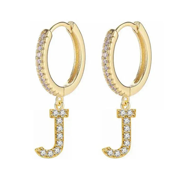 Brincos de argola com inicial feminina j